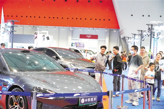 眾多新車現(xiàn)場亮相。