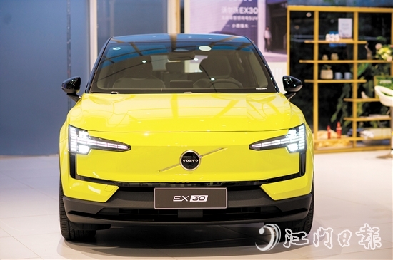 沃爾沃EX30整車看起來科技感十足。