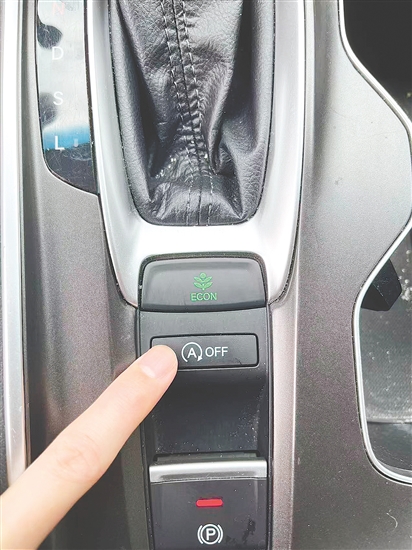 帶有自動啟停功能的車輛在涉水行駛時，需要提前關(guān)閉該功能。