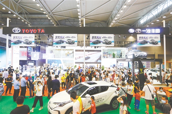 回顧往年本報舉辦的車展，高規(guī)格的展具吸引許多市民的目光。